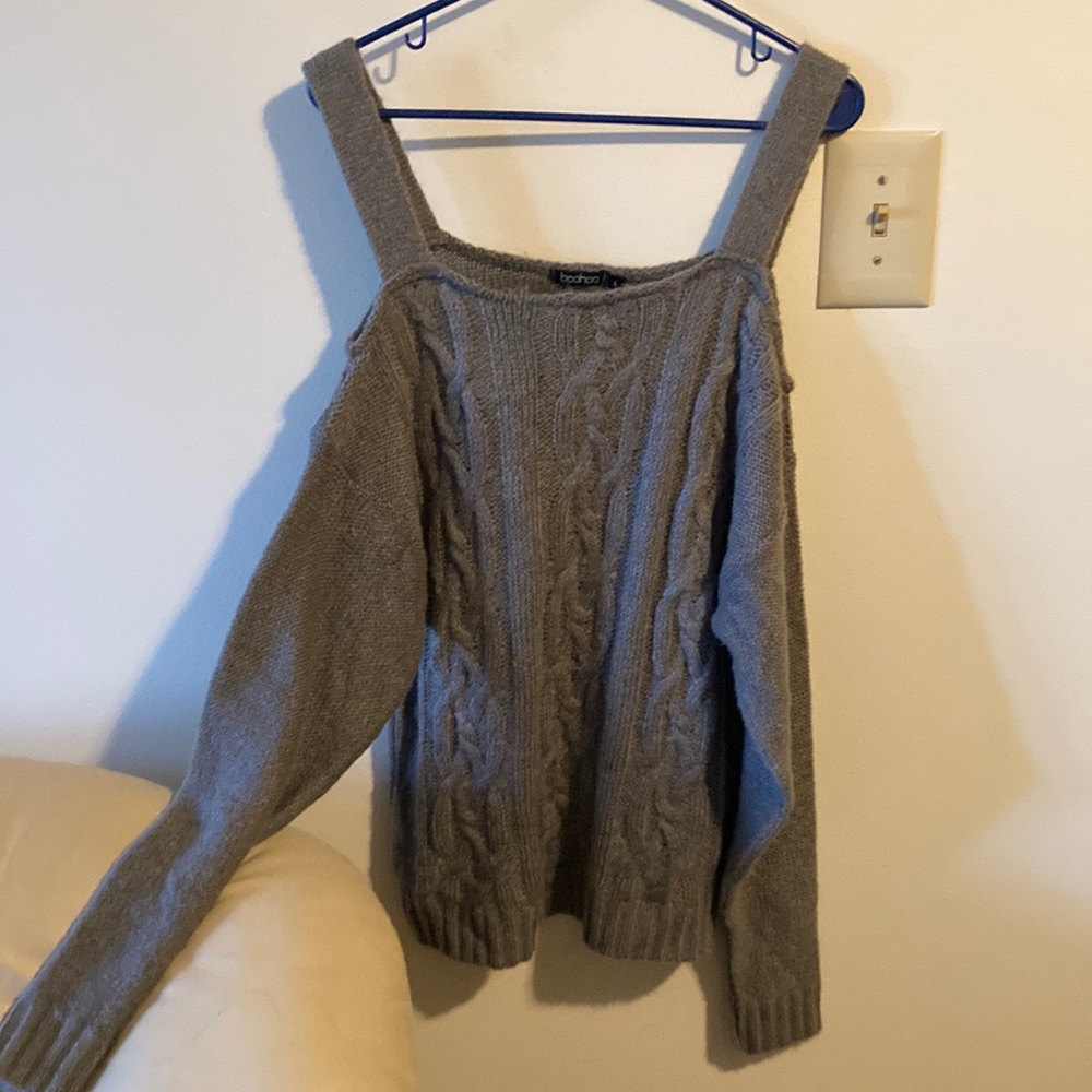 Boohoo L cold shoulder gray cable knit long sleeve sweater - Picture 1 of 6